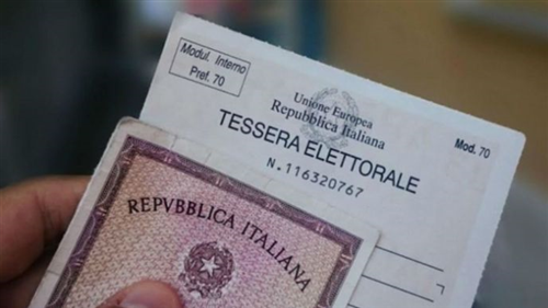 Ritiro tessere elettorali o adesivi
